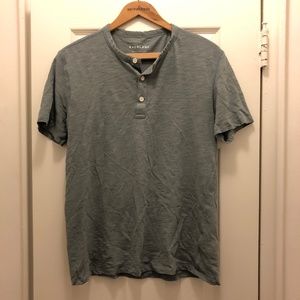 2x Everlane T-Shirts (White and Green)